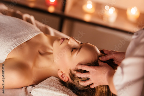 Massage tête et pression shitasu